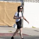 Amanda Bynes – Takes a stroll in the Melrose District of Los Angeles - 454 x 540