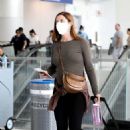 Bonnie Wright – Displays baby bump at LAX in Los Angeles - 454 x 681