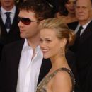 Reese Witherspoon and Ryan Phillippe - The 63rd Annual Golden Globe Awards - Arrivals (2006) - 405 x 612