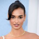 Gizele Oliveira – Posing at ‘The Bikeriders’ premiere at TCL Chinese Theatre in Hollywood - 454 x 611