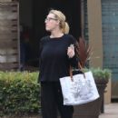 Sandra Lee – Seen shopping along a Malibu sidewalk - 454 x 681