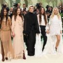 Emma Mackey – 2024 Met Gala in New York - 454 x 302