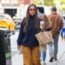 Katie Holmes – Grabbing coffee in New York - 454 x 681
