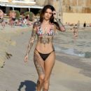 Darylle Sargeant in Bikini on the pool in Spain - 454 x 570