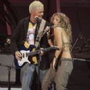 Alejandro Sanz and Shakira - The 2005 MTV Video Music Awards - 415 x 612