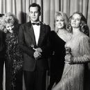 Cybill Shepherd and Bruce Willis - The 44th Annual Golden Globe Awards - 452 x 612