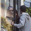 Cara Delevingne – Grab some smoothies during a fun weekend outing in Los Angeles
