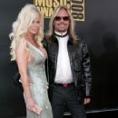 Vince Neil and Lia at the 2008 American Music Awards, Nokia Theatre, Los Angeles, CA - 347 x 594