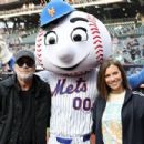 The Walking Dead: Dead City Jeffrey Dean Morgan, Mr. Met and Lauren Cohan attend the Walking Dead: Dead City Night at Citi Field on April 29, 2025 in New York City.