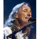 Roger Hodgson performs at Salle Wilfrid Pelletier Place des Arts (May 8th, 2009) - 454 x 303