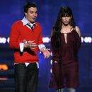 Jimmy Fallon and Sandra Bullock - The 2005 MTV Movie Awards - 390 x 612