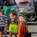 Hailey Bieber – With Justin seen at the beach in a Bronco - 454 x 681