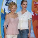 Brittany Murphy and Christina Applegate - The Teen Choice Awards 2004 - 421 x 612
