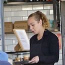 Jessica Marais – Works as a waitress at a café in Sydney - 454 x 635