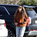 Jinger Duggar – In a tight ripped jeans on a Target run in Los Angeles - 454 x 516