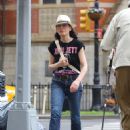 Julianna Margulies – Steps Out in New York - 454 x 636