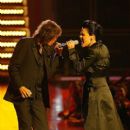 Steve Tyler and Pink - VH1/Vogue Fashion Awards 2002 - 409 x 612