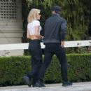 Sarah Snyder – Seen with a mystery man at San Vicente Bungalows in West Hollywood - 454 x 303