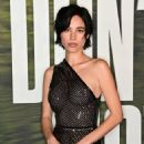 Kelsey Asbille – Don’t Move premiere in Los Angeles - 454 x 662