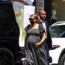 Sofia Richie – Shopping for baby clothes in maternity dress in Beverly Hills - 454 x 681