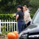 Jennifer Love Hewitt – Checks out some pumpkins growing in LA - 454 x 502