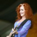Bonnie Raitt - 400 x 585