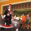 Mike Myers, Spencer Breslin and Dakota Fanning in Universal's Dr. Seuss' The Cat In The Hat - 2003 - 454 x 308
