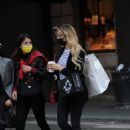 Costanza Caracciolo – Shopping candids in Milan with friends - 454 x 613