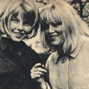 Olga Schoberová - Film Magazine Pictorial [Poland] (16 May 1965) - 454 x 321
