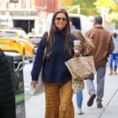Katie Holmes – Grabbing coffee in New York - 454 x 681