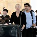 Sarah Murdoch – Arriving at Sydney International Airport - 454 x 324