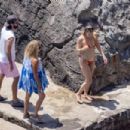 Kate Hudson – In an orange bikini in Positano - 454 x 303