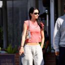 Amelia Gray Hamlin – In gray sweatpants and a pink t-shirt steps out in Los Angeles - 454 x 766