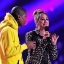 Pharrell Williams and Kaley Cuoco - Nickelodeon Kids Choice Awards 2014 - 454 x 316