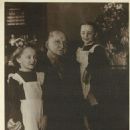 Aleksandr Vertinskiy with his daughters Anastasiya and Marianna