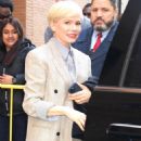 Michelle Williams – Looks cool as she stops by The View in New York - 454 x 681