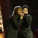 Steve Tyler and Pink - VH1/Vogue Fashion Awards 2002 - 454 x 304