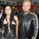 Amy Lee and Evanescence - The MTV Video Music Awards 2003 - 404 x 612