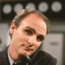 Joe Regalbuto- as Frank Fontana