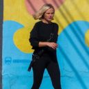 Malin Akerman – On a stroll in Los Angeles