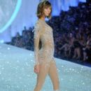 Karlie Kloss - 2013 Victoria's Secret Fashion Show