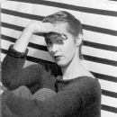 Suzanne Vega - 454 x 703