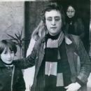 John Lennon and May Pang with his son Julian, LA Dec 1973 - 454 x 360
