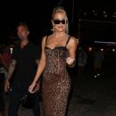 Khloe Kardashian – arrives at a restaurant in Portofino