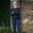 Jennifer Garner – Out for a Morning Walk with a Friend in Los Angeles