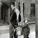 Charles Chaplin - 454 x 566