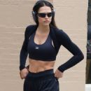 Amelia Hamlin – Shows her abs after a gym workout in Manhattan’s SoHo area - 454 x 661