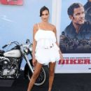 Gizele Oliveira – Posing at ‘The Bikeriders’ premiere at TCL Chinese Theatre in Hollywood - 454 x 559