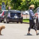 Felicity Huffman – Seen with her pooch on Memorial Day - 454 x 303