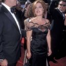 Gillian Anderson - The 50th Annual Primetime Emmy Awards (1998) - 427 x 612